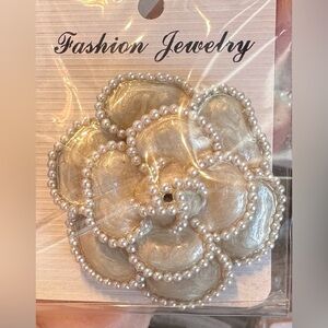 Flower Cream brooch